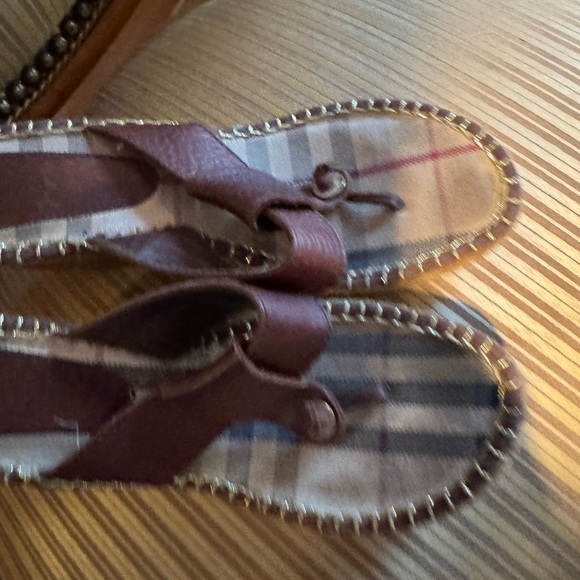 Burberry slide on sandals - Picture 4 of 5